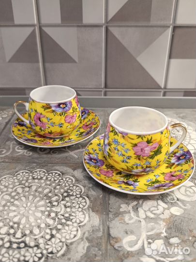Две тончайшие фарфоровые кофейные чашки с блюдцами