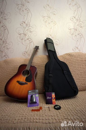 Акустическая гитара Yamaha FG800 + аксессуары