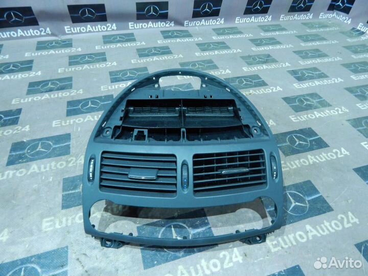 Решетка вентиляционная A2118300054 Mercedes-Benz E