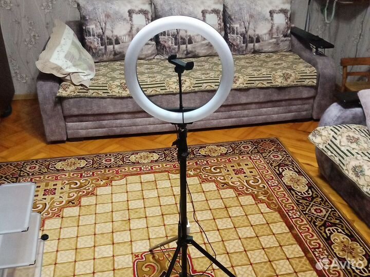 Кольцевая светодиодная лампа на штативе 32 см
