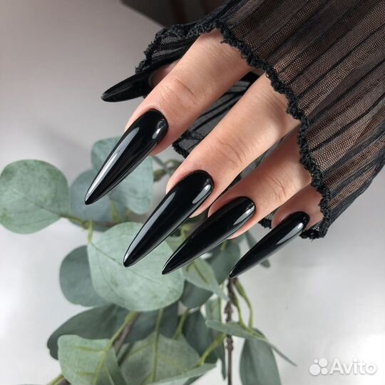 Модель на маникюр