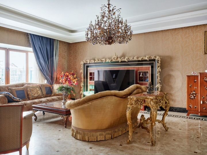 Коттедж 1199 м² на участке 30 сот.