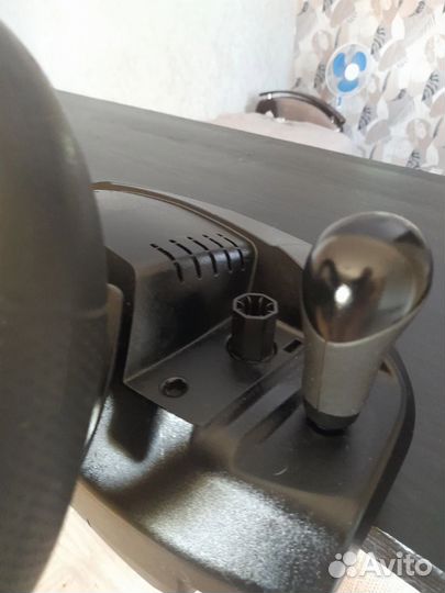Руль с педалями Logitech momo Racing Force