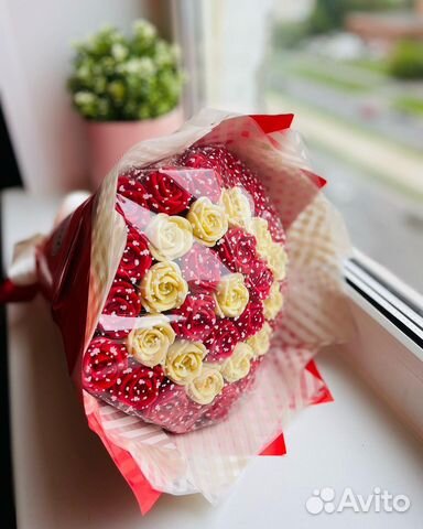 Шоколадные розы в букетах