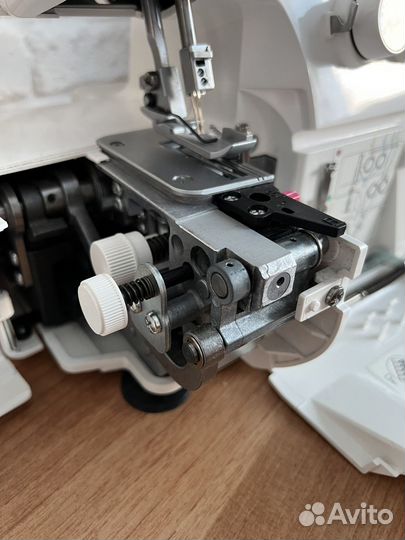 Отличный оверлок Janome 210 d