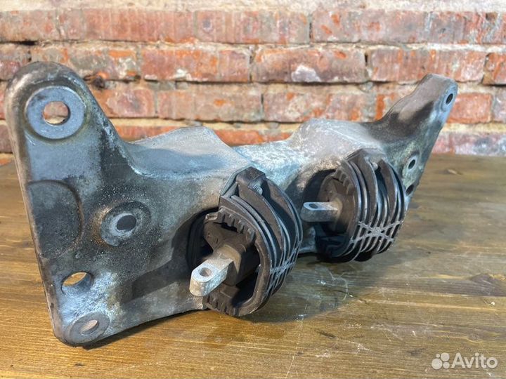 Подушка АКПП Bmw 5 F10 N55B30 2011