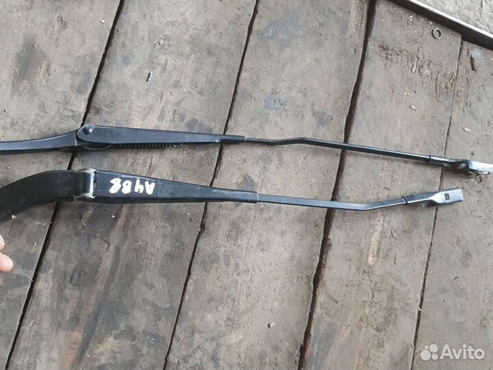 Поводок дворника Audi A4 B8