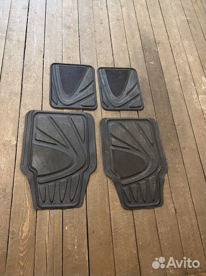 Комплект автомобильных ковриков