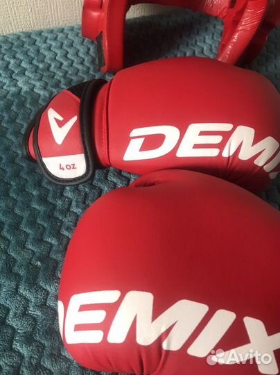 Добок, шлем и перчатки для тхэквондо