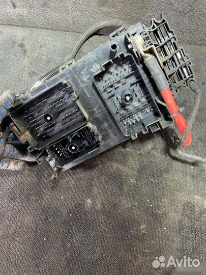 Блок предохранителей Opel Astra P10