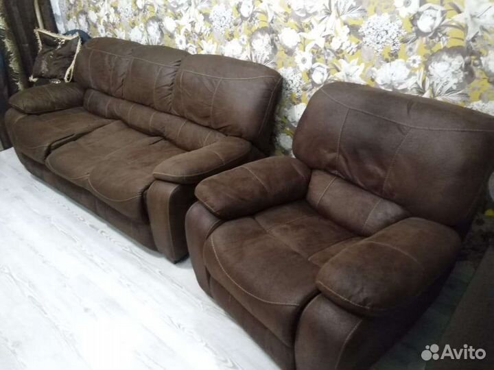 Кожаный диван
