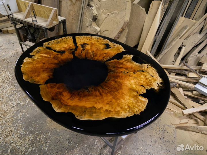 Стол слэб со смолой