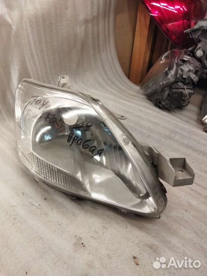 Фара правая Toyota Belta
