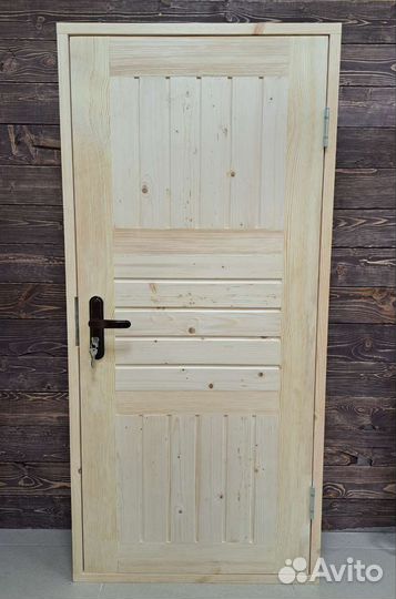Дверь входная деревянная