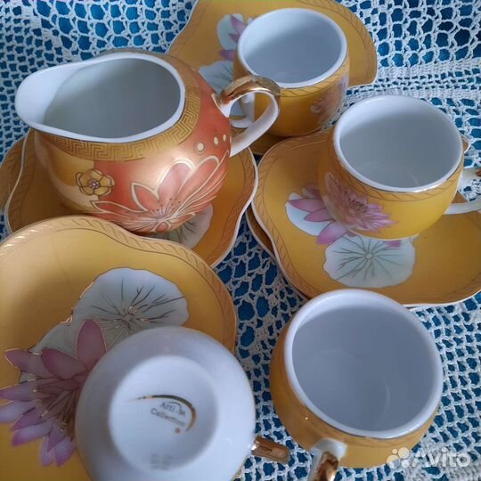 Набор кофейных пар и молочник