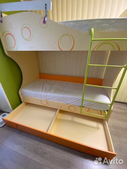 Двухъярусная кровать