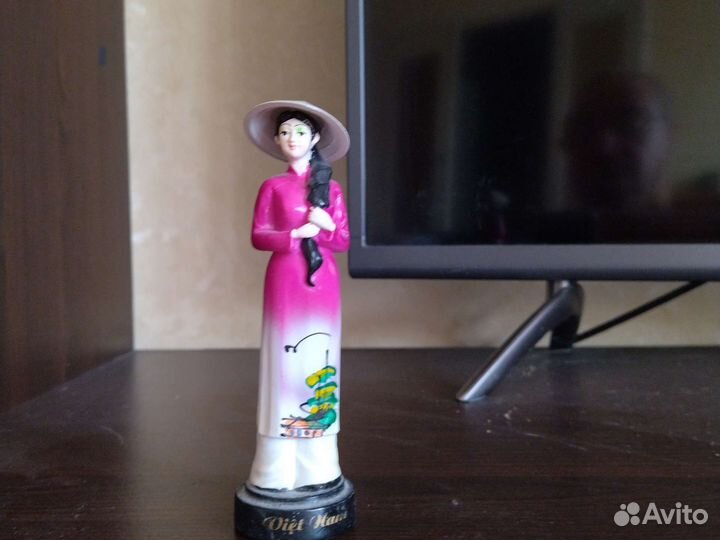 Вьетнамская девушка статуэтка