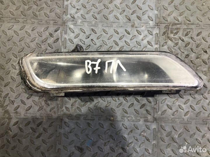 Фара противотуманная левая