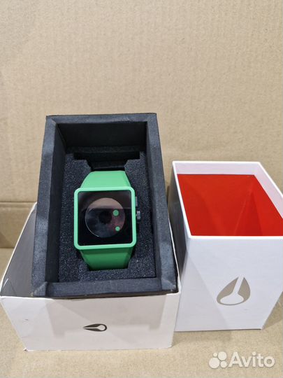 Часы Nixon Newton