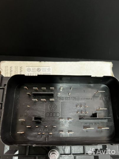 1k0937125D Новый блок предохранитей