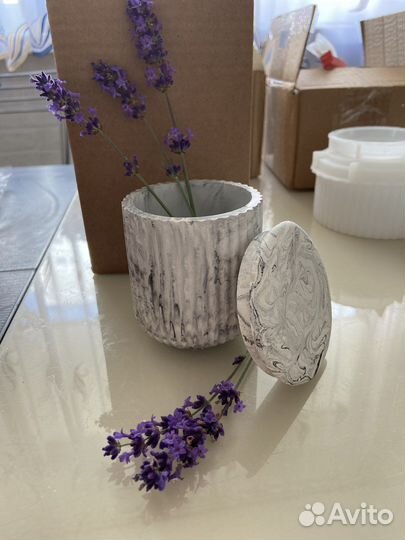 Изделие из гипса. Стаканчик с крышкой