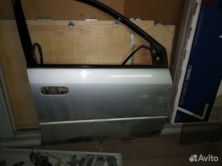 Дверь toyota ipsum правая передняя