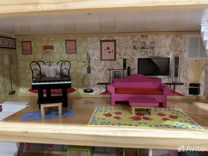 Домик кукольный с мебелью