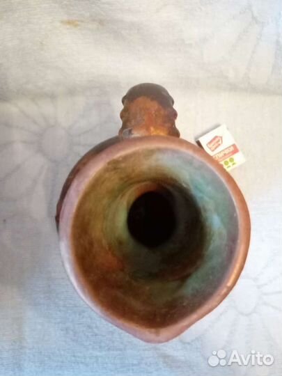 Глиняный кувшин старый