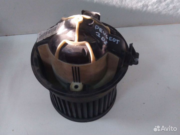 Моторчик печки Peugeot 308