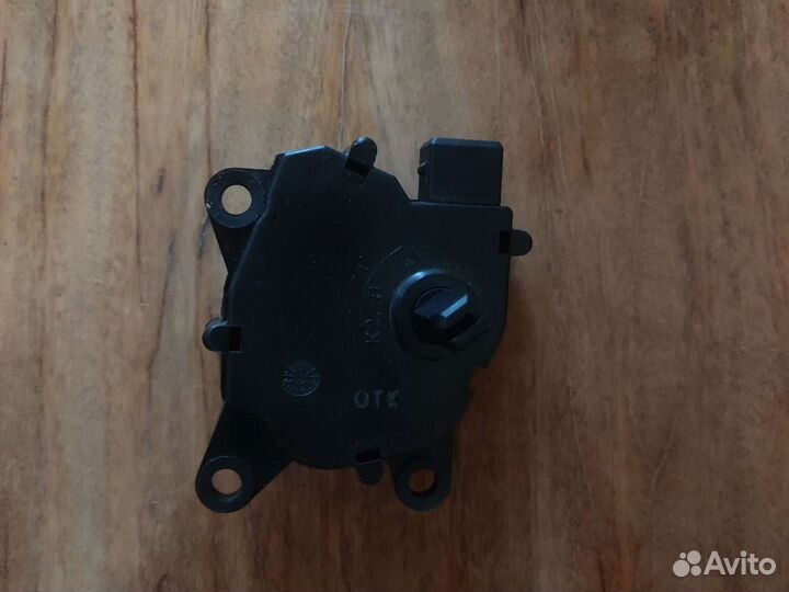 Моторедуктор заслонки отопителя