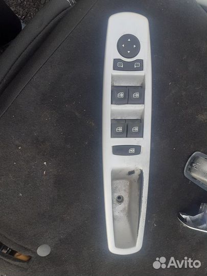 Блок управления стеклоподъемниками Рено Флюенс