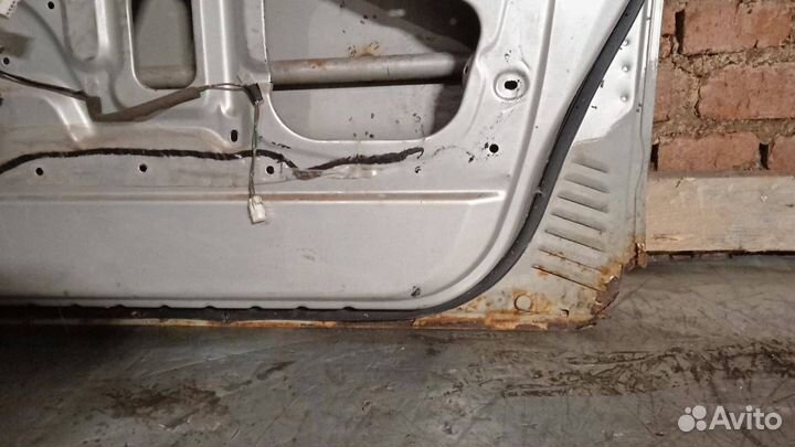 Дверь передняя правая Suzuki Wagon R 1998