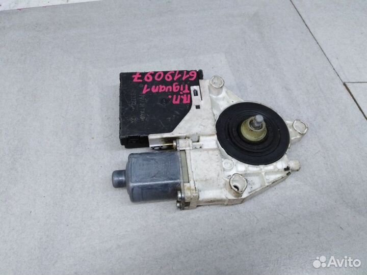 Моторчик переднего правого стеклоподъемника