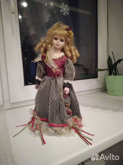 Кукла фарфоровая коллекционная