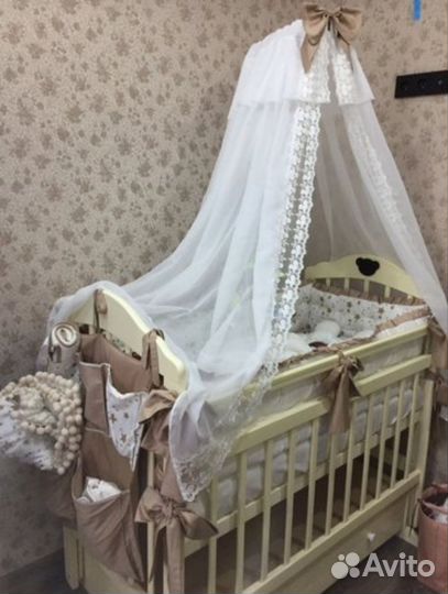 Комплект в кроватку с бортиками и балдахином