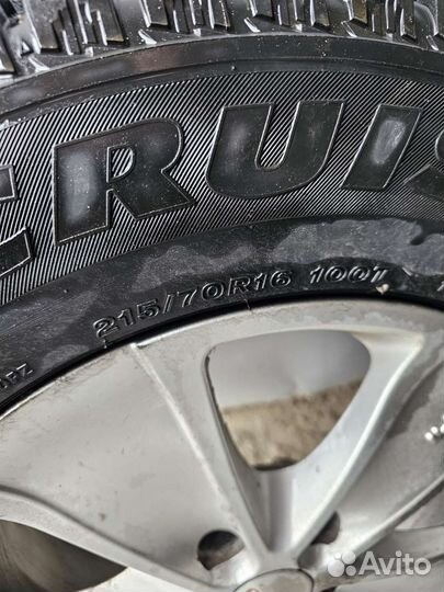 Bridgestone Ice Cruiser 7000 215/70 R16