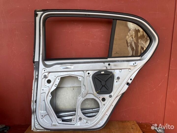 Дверь задняя правая Skoda Superb седан BMP 2009