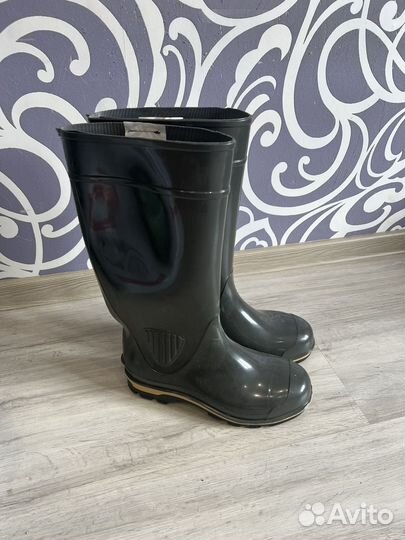 Резиновые сапоги