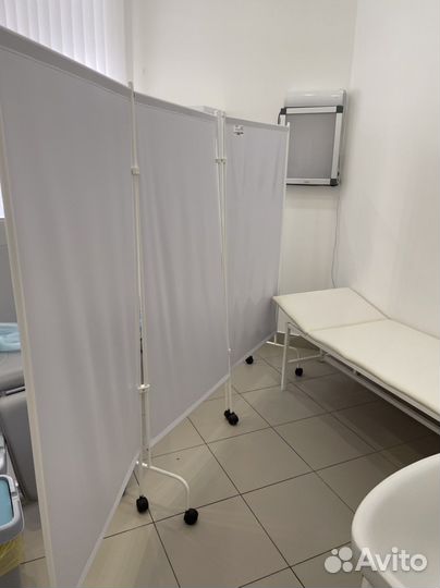 Медицинская ширма, медицинская кушетка