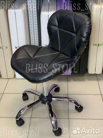 Стул на колесах