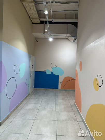 Роспись стен, художник