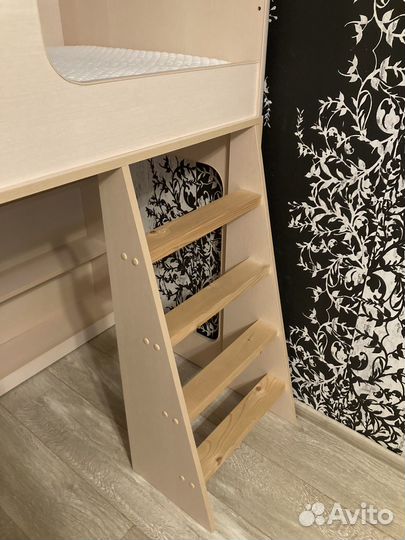 Кровать-чердак Легенда 36 + матрас + наматрасник