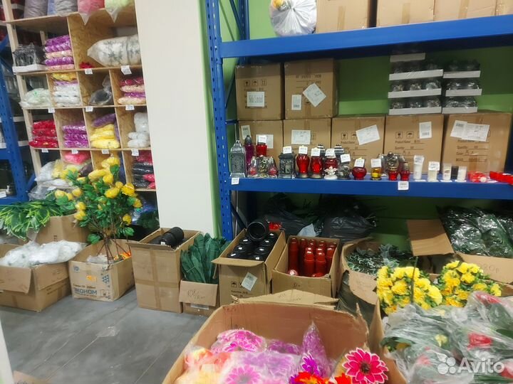 Искусственные цветы и зелень