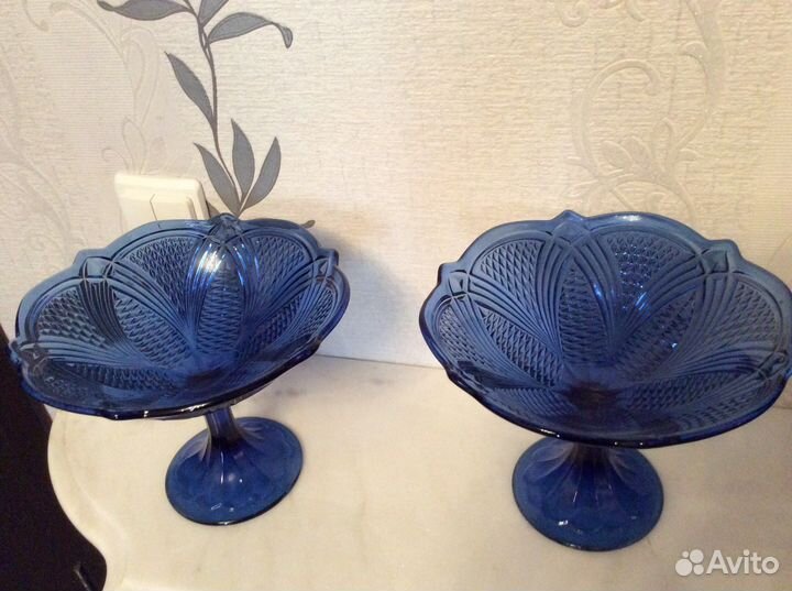 Ваза для фруктов на ножке цветное стекло СССР