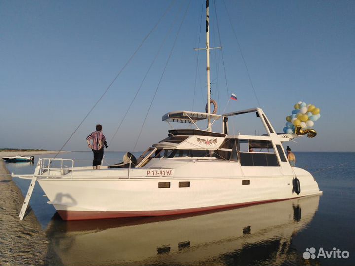 Яхта морские прогулки