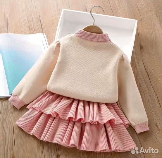 Вязаный костюм с юбкой