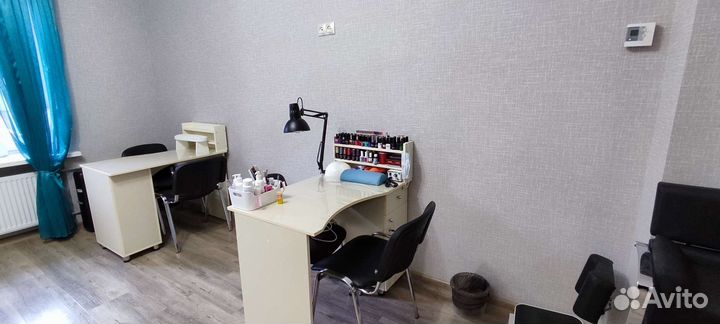 Маникюрный стол, стол для косметики