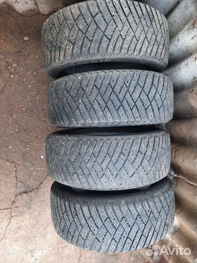 Goodyear Ultragrip Ice Arctic 215/55 R17