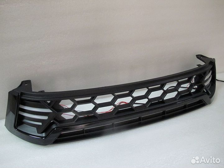 Решетка Hilux Pick Up 2015 + с ходовыми огнями