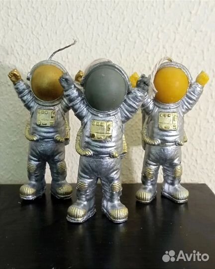 Свеча восковая Космонавт